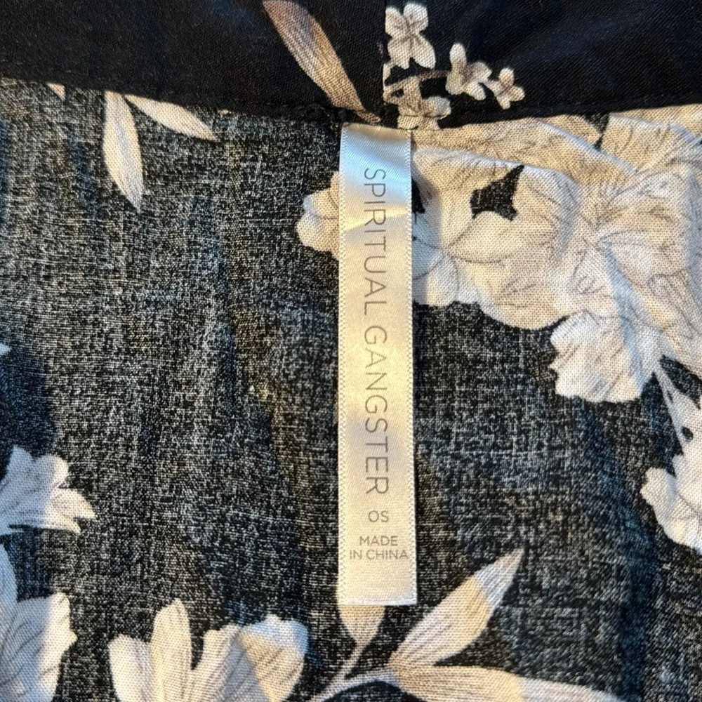 Spiritual Gangster Black And White floral kimono - Picture 4 of 5